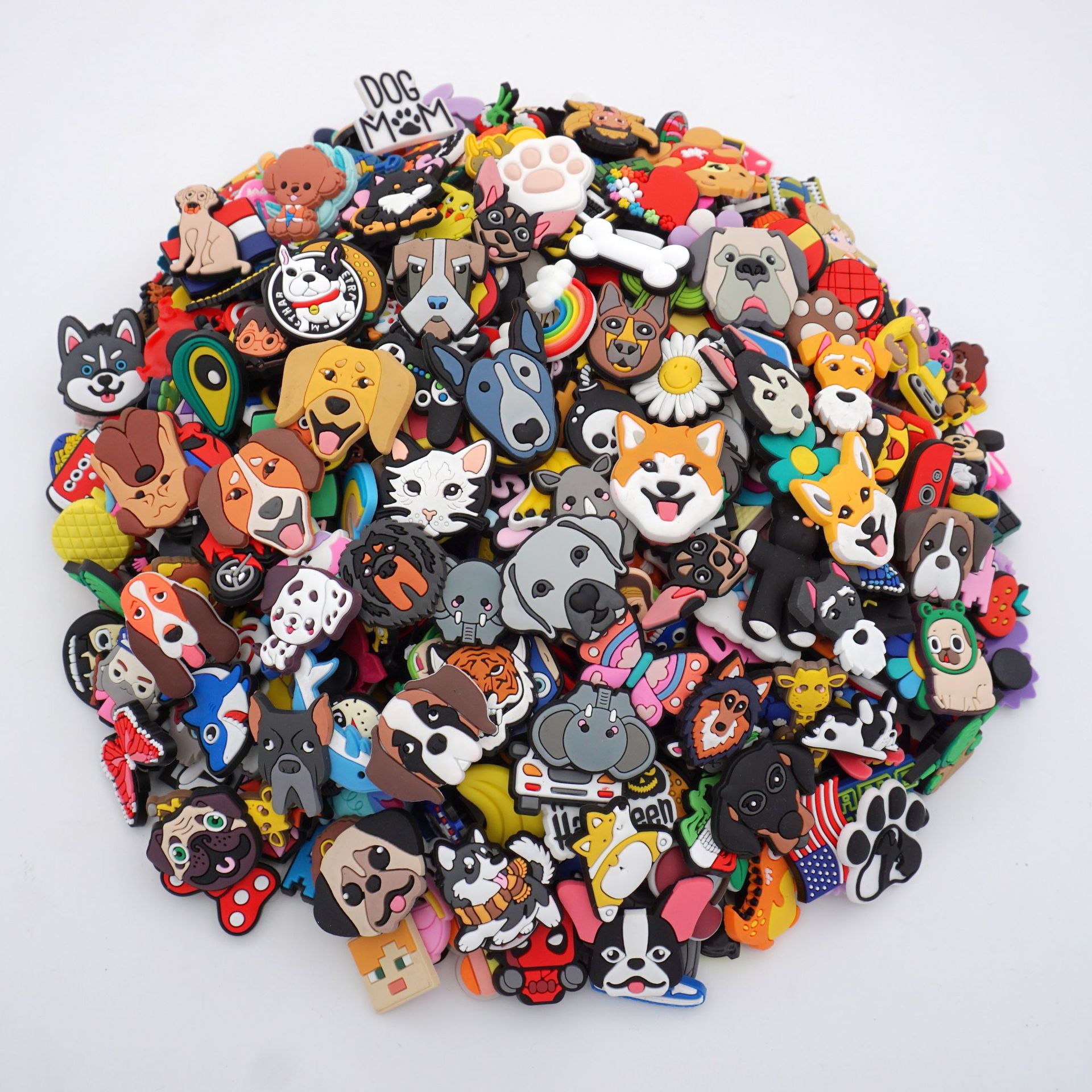 Zapatos de agujero transfronterizo zapatos de flores hebilla de zapatos de jardín accesorios de bricolaje lindo zapato de dibujos animados hebilla inferior hebilla decoración PVC estilo mixto