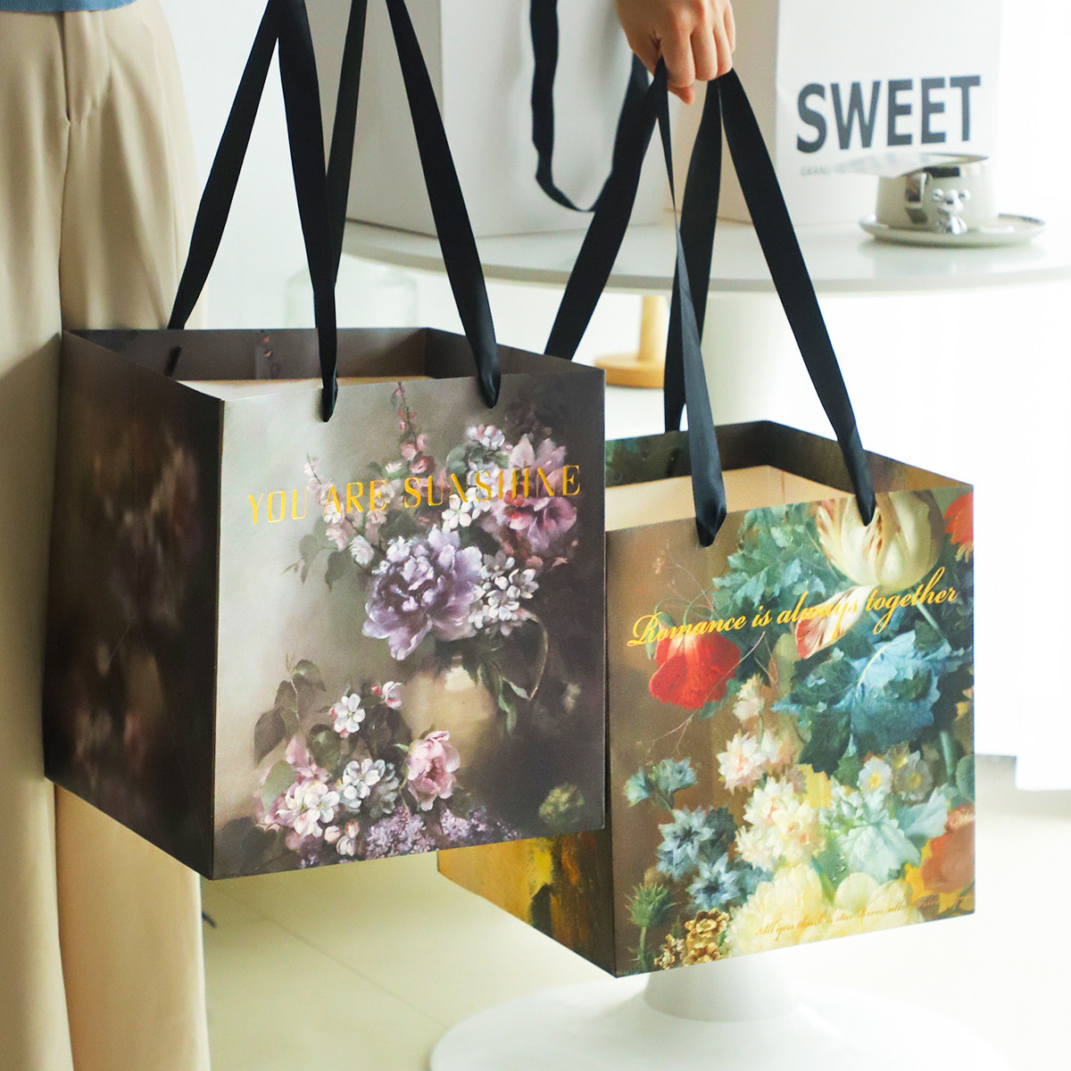 Estilo de pintura al óleo estampado bolsas de mano bolsas de paquete de flores retro suministros de materiales de flores al por mayor bolsas de caja de regalo cuadrada