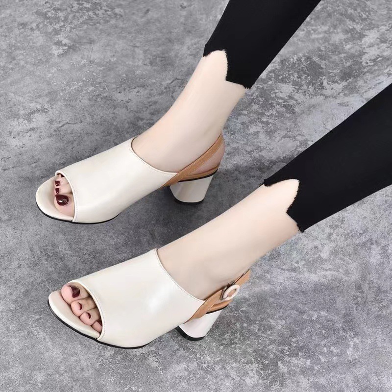 Sandal nữ quai ngang da mềm mũi hở gót vuông phong cách La Mã — Màu be
