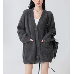 ミンクの毛の中の長いセーターのコートの女性の怠惰な風のoversize秋冬のカップルのニットのカーディガンはゆったりしています。