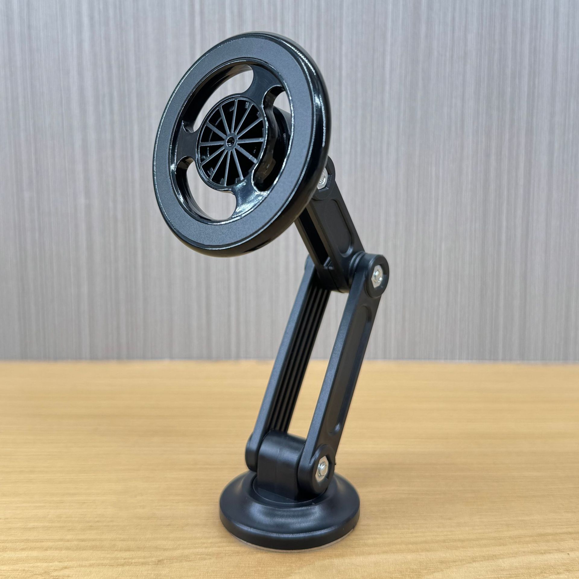 Popular Ultra-Thin Car-Mounted Magnetic Phone Holder with Universal Rotation and Vacuum Suction for Phone Navigation