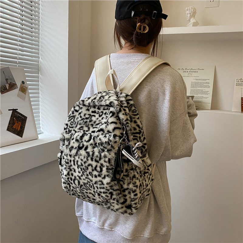 Mochila de moda estampado de leopardo bolsa de felpa para mujer 2022 invierno nuevo simple estudiante mochila para mujer