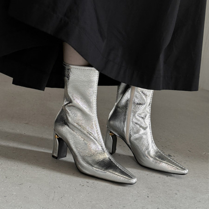 2025 Designer Model ~ Silver Pointed Toe High-Heeled Boots Genuine Leather European and American Style Side Zipper Short Slim Boots for Women 2025 Designer Model ~ Silver Pointed Toe High-Heeled Boots Genuine Leather European and American Style Side Zipper Short Slim Boots for Women