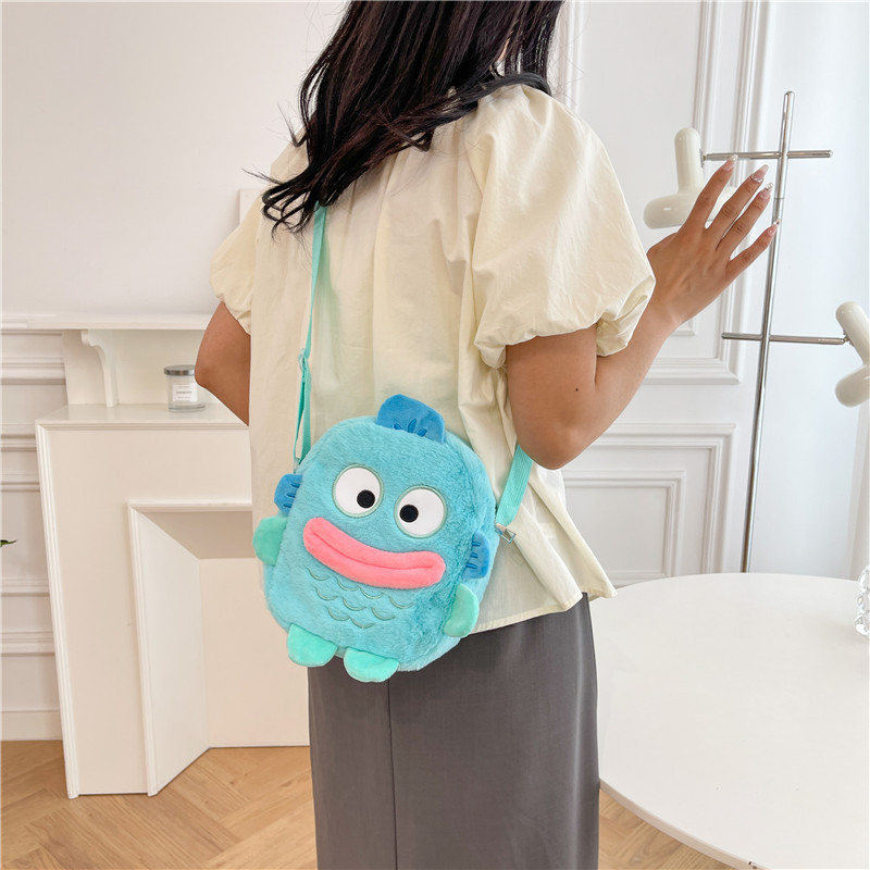 かわいい醜い魚のぬいぐるみのバッグの女性の漫画の斜めのショルダーバッグの醜い萌えの学生は秋冬の毛羽立ちのカバンの片肩の包みを合わせます。|undefined