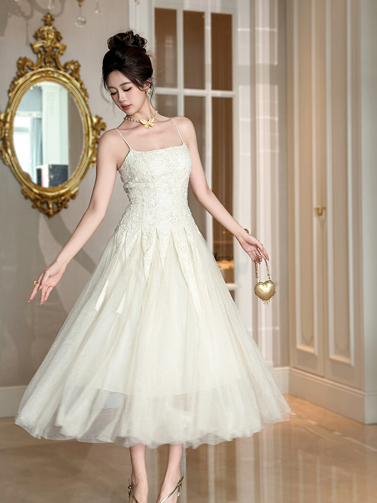 Váy lưới dây đeo vai nữ thiết kế Pháp phối ren thắt eo dài — mơ