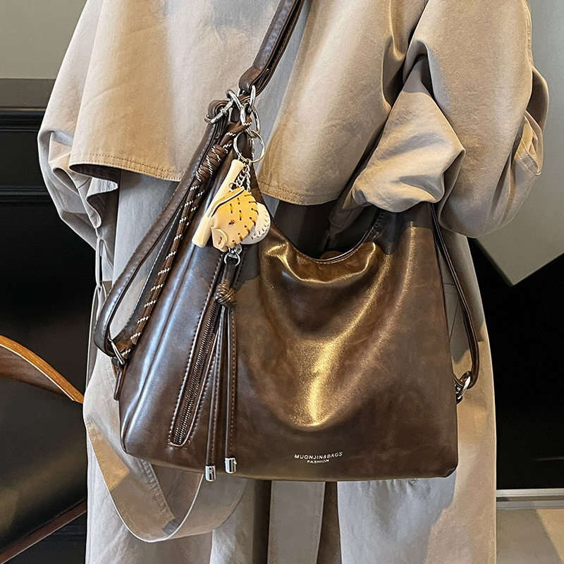 Spring and Summer Retro Large-Capacity Bag Women's 5 New Commuter Backpack Fashion Shoulder Crossbody Tote Bag