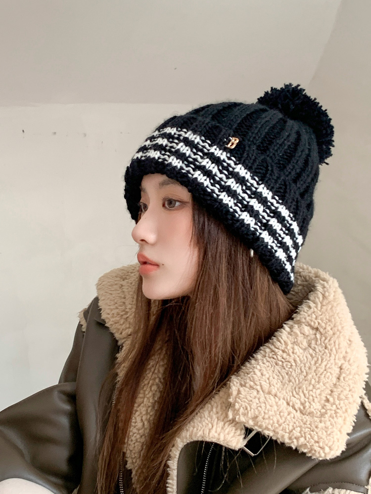 Women's Basic Solid Color Eaveless Wool Cap display picture 8