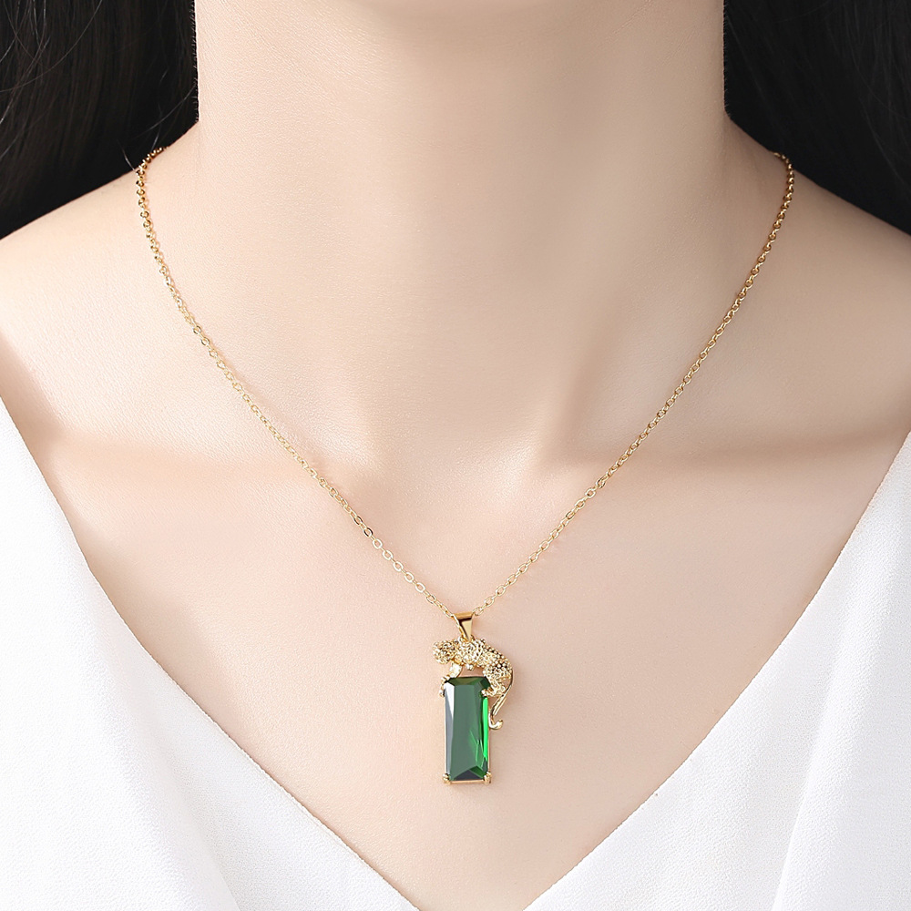 Insieme caldo della collana del leopardo di volo del pendente della tormalina verde smeraldo intarsiato del leopardo dell'oro di modo di stile di Longrui_voghion.com