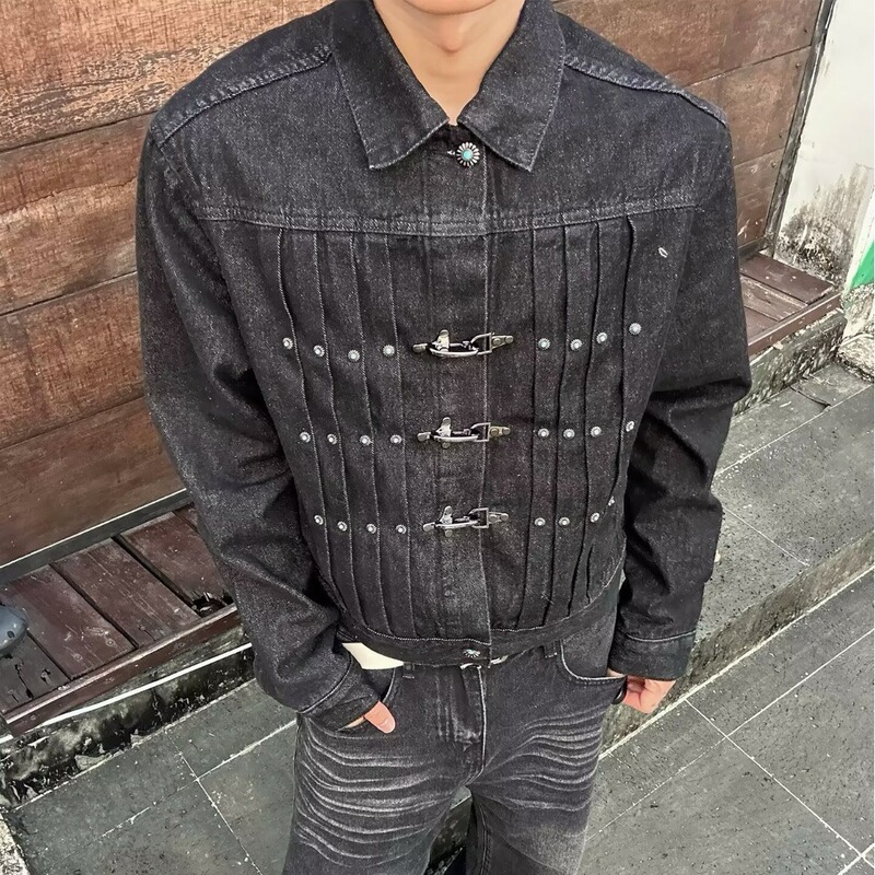 American-style airplane buckle workwear pleated design original color jacket, 2026 autumn unisex short fashion denim coat American-style airplane buckle workwear pleated design original color jacket, 2026 autumn unisex short fashion denim coat
