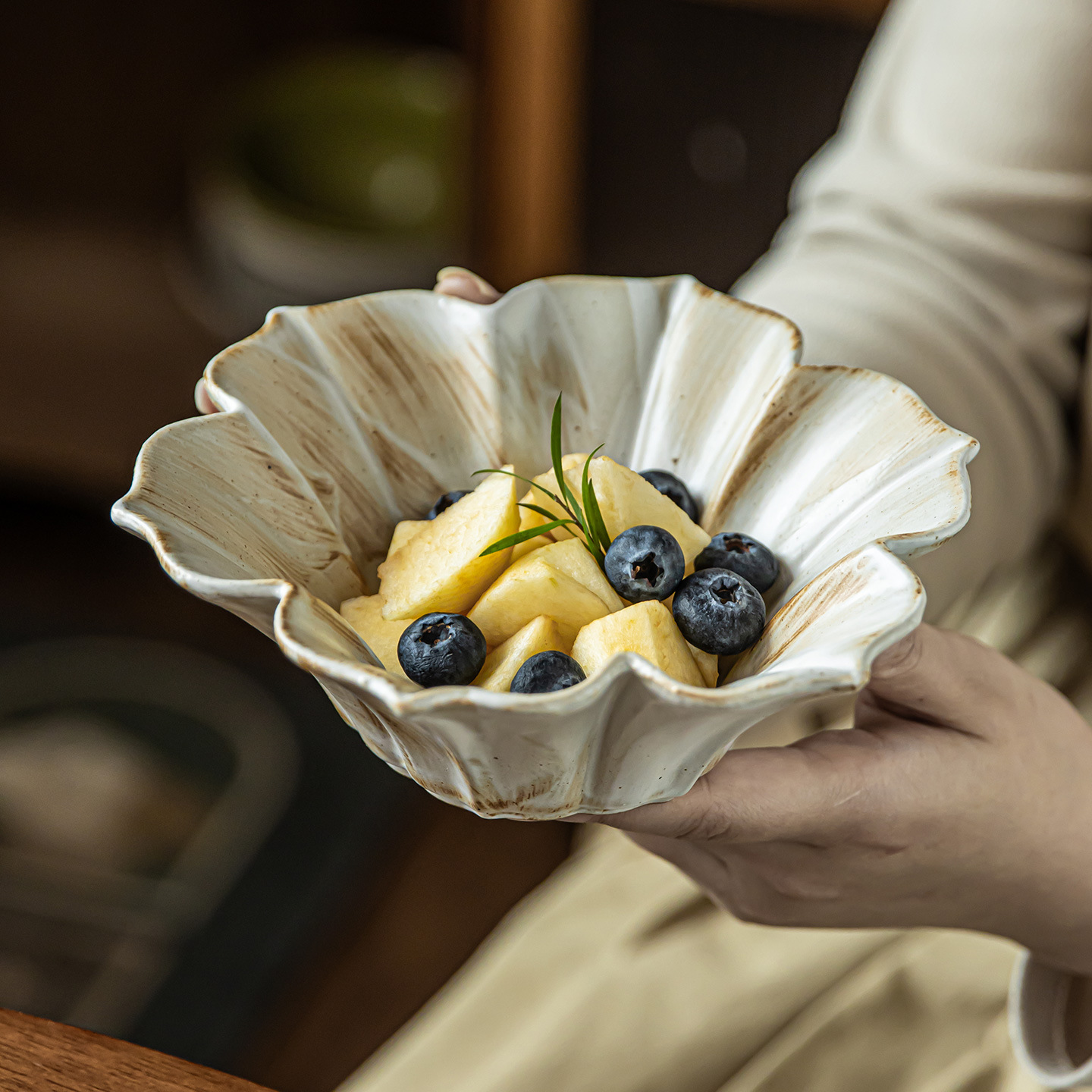 Bellissima ciotola Ciotola creativa per insalata a forma di loto Ciotola per piatti domestici Ciotola per frutta in ceramica Stoviglie Ciotola per noodles istantanei in ceramica grezza_voghion.com