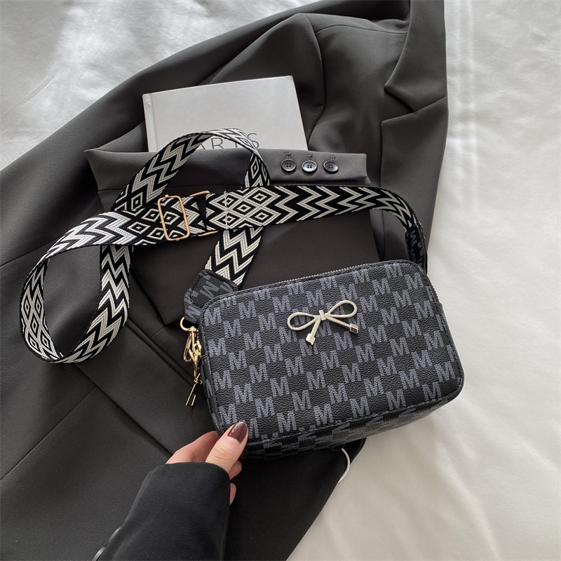 Bolso pequeño con textura de lazo para mujer 2025 primavera nuevo estilo popular bolso cuadrado pequeño con textura de alta calidad bolso de mensajero de un solo hombro