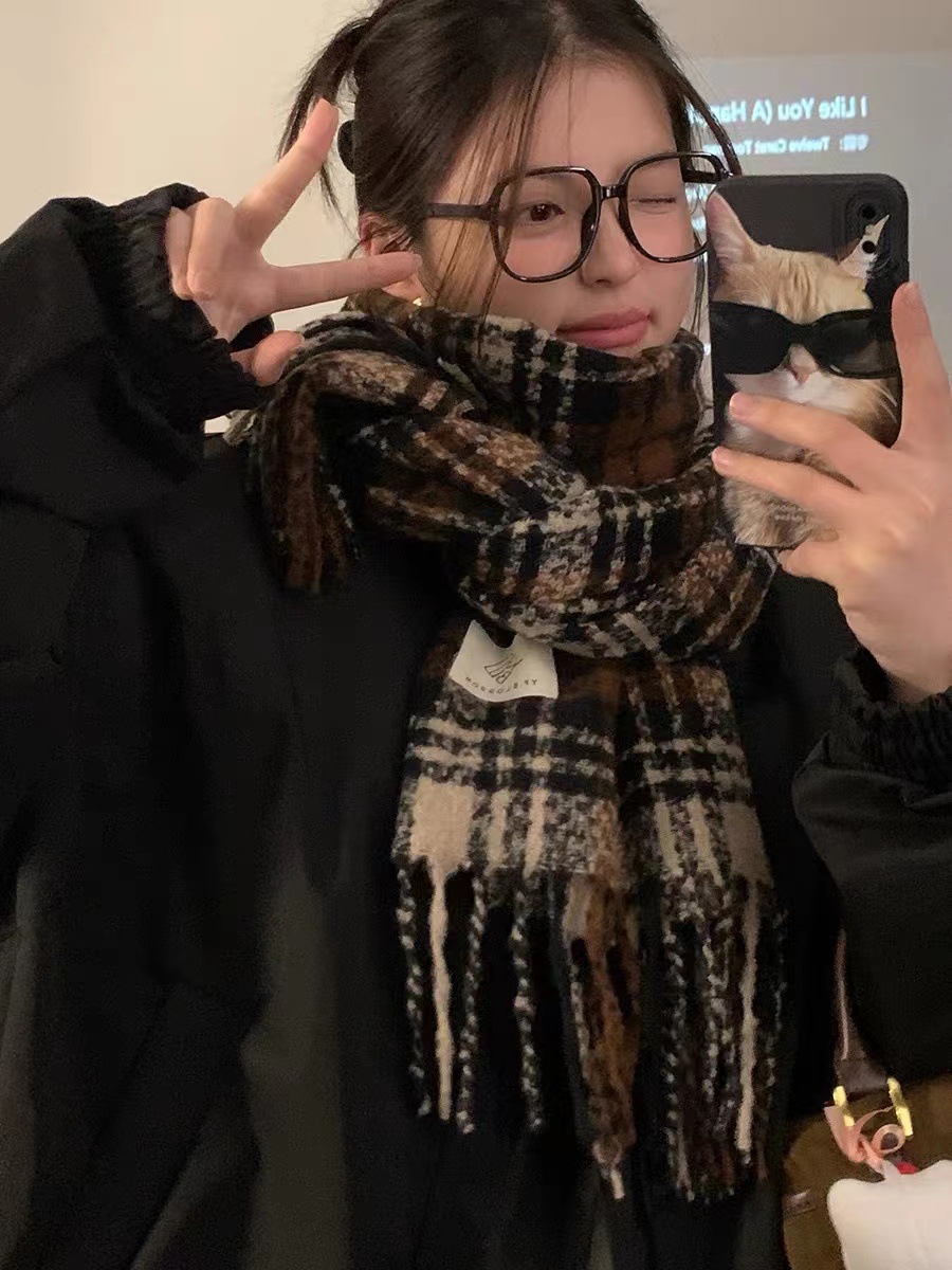 Versión coreana del nuevo producto bufanda a cuadros de cachemira de imitación mujer otoño e invierno bufanda cálida gruesa estudiante bufanda de moda de todo fósforo