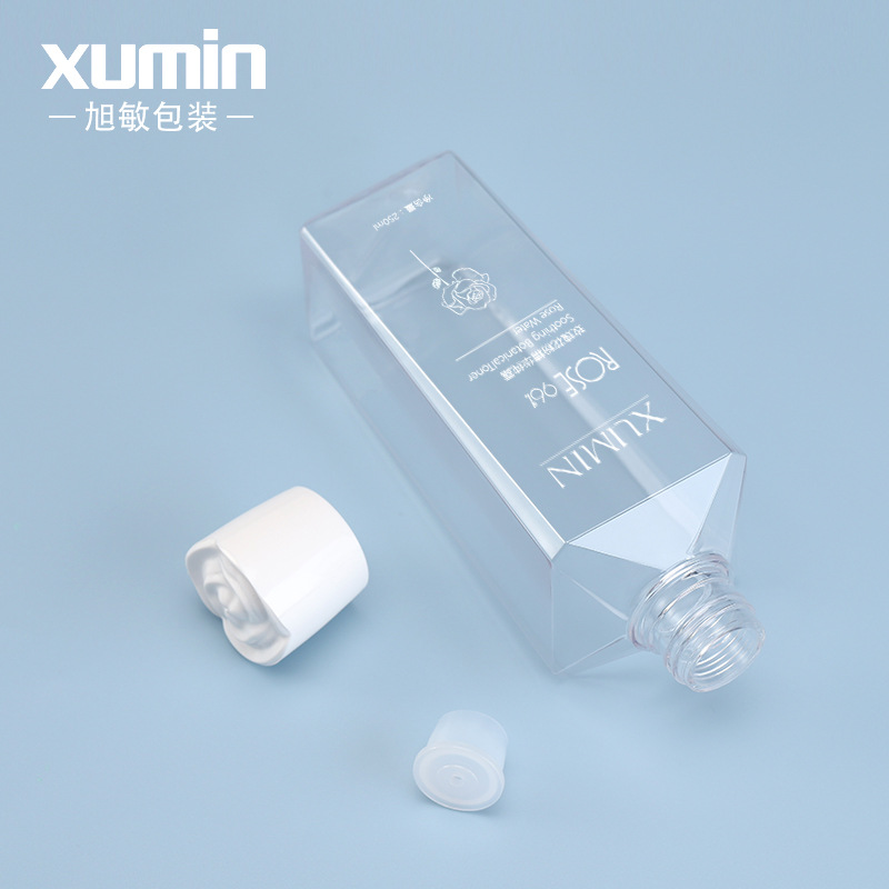 Xumin embalaje 250ml botella de tóner transparente cuadrado Rosa Blanca tapa giratoria botella de rocío puro PETG removedor de maquillaje botella de agua