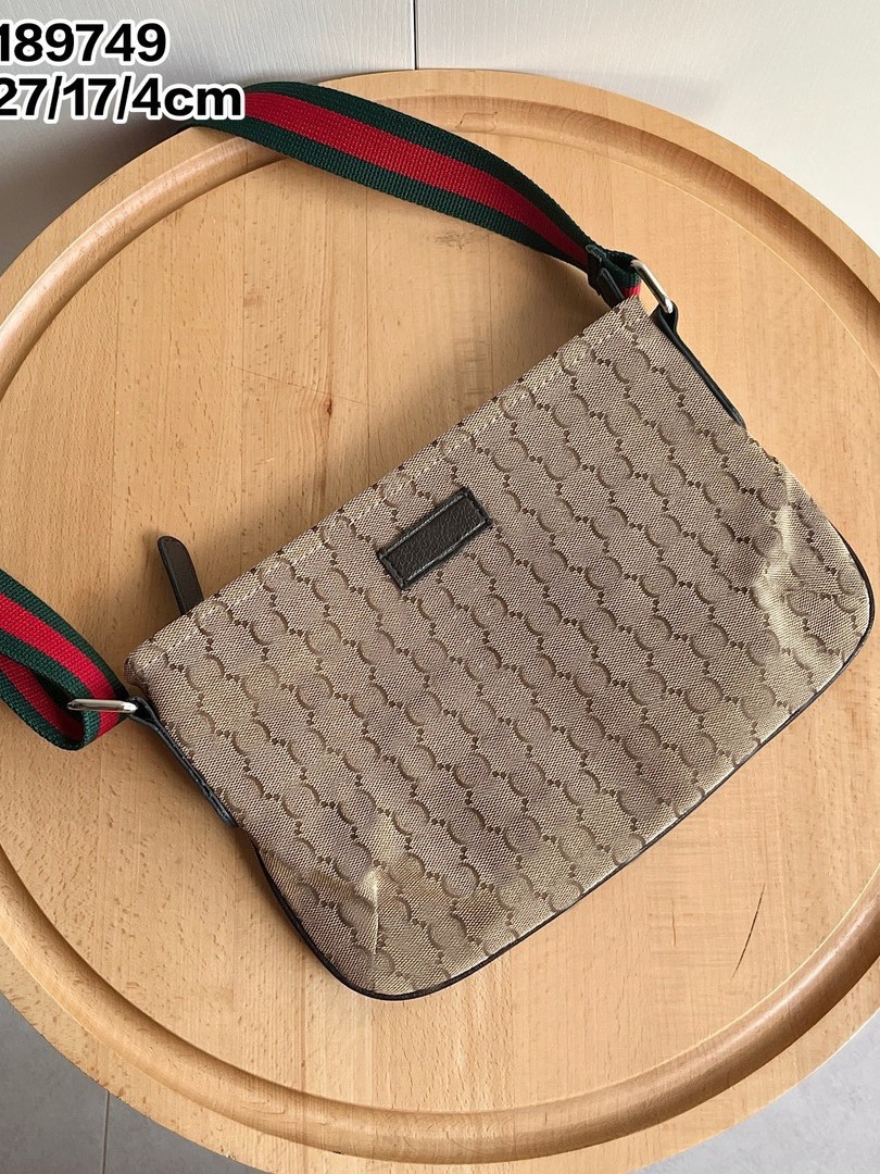 Fashionable universal belt bag for men and women