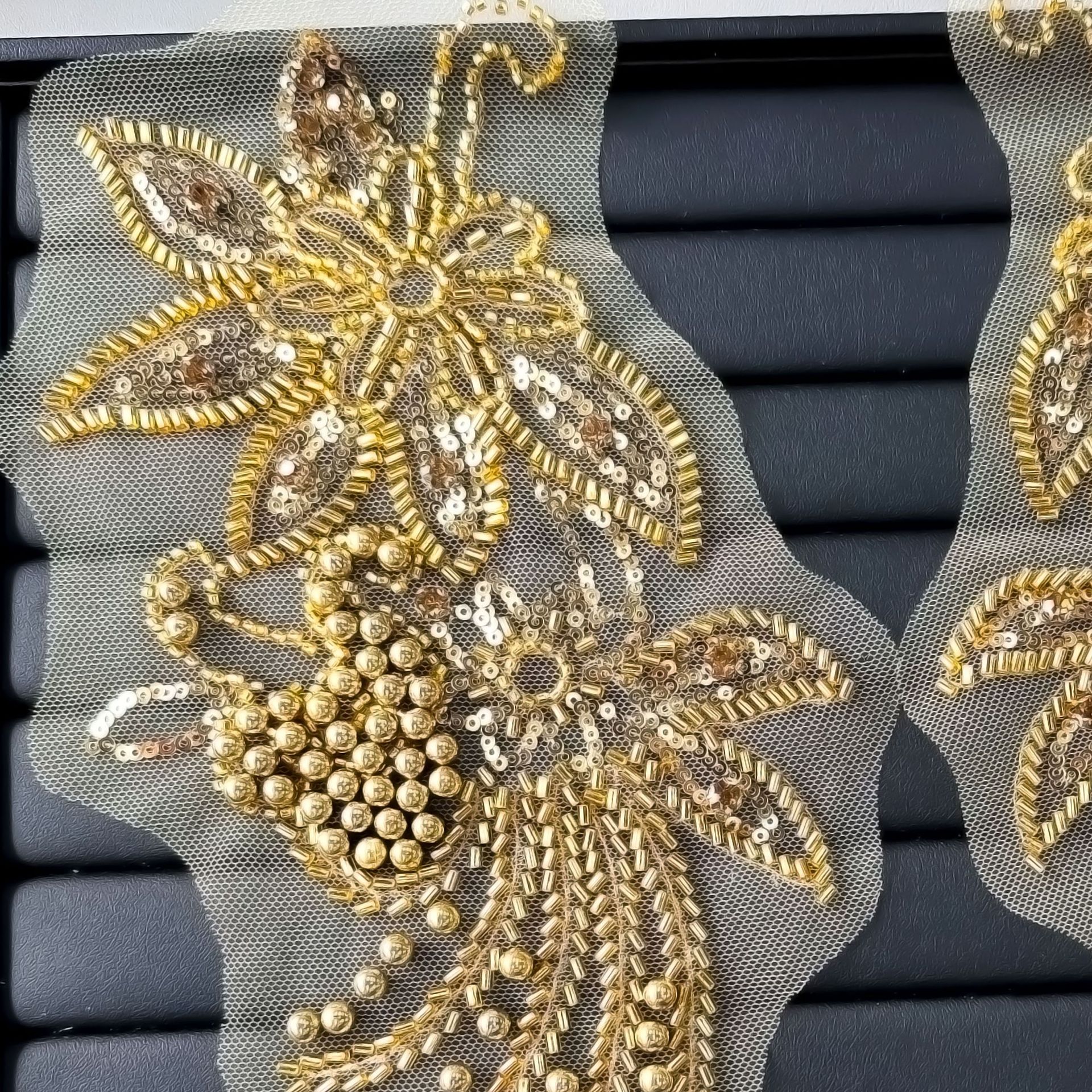 Dorado pesado bordado tubo de perla sequinilla tela decal estilo chino vestido de boda vestido de espectáculo vestido decal estilo nacional image 5
