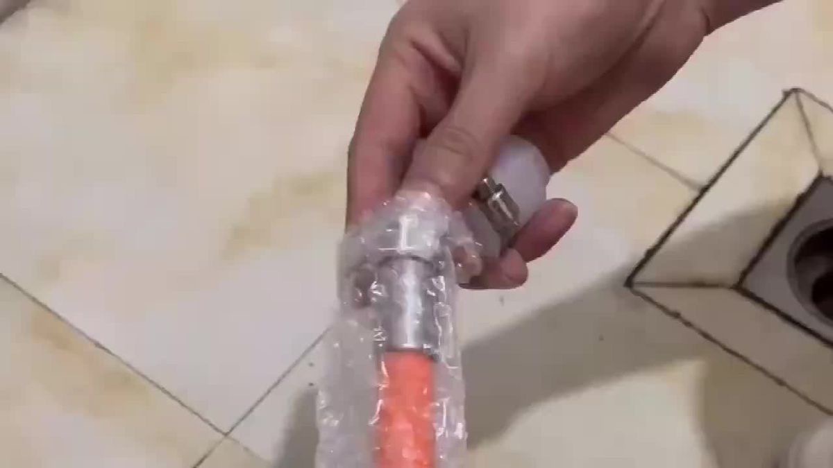 Kitchen faucet extender, splash-proof nozzle, silicone universal rotatable, shaped, extended flexible pipe, extension pipe details Picture