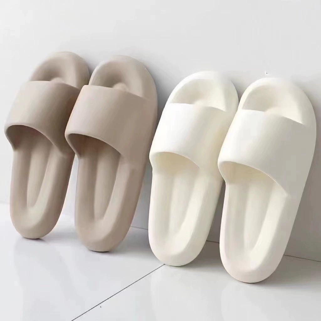 Купи 1Pairs slippers для женщин летом 2024 года новые внутри дома пара для пары с парой хрипящих гостиничных сандалий мужчинам