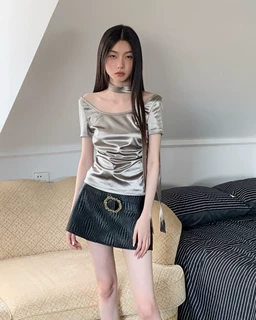 设计圆领T恤女春夏新款外穿露肩上衣