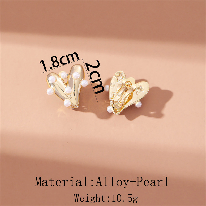 Wholesale Jewelry Fashion C Shape Tassel Heart Shape Alloy Artificial Pearls Rhinestones Gold Plated Inlay Ear Clips display picture 8