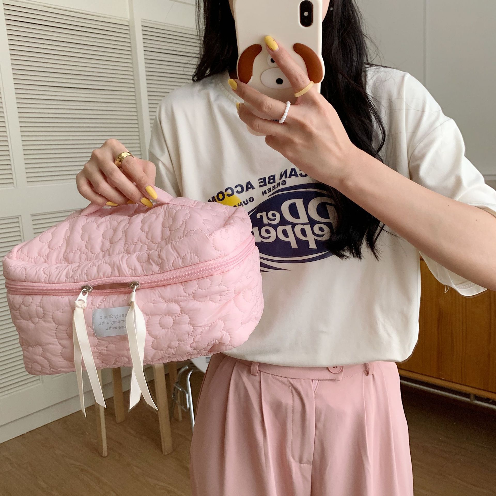 The 2631 Japanese-style fresh color-blocking flower hand-held makeup bag has a large capacity and can be carried hand in hand with a storage bag and a student pen case undefined
