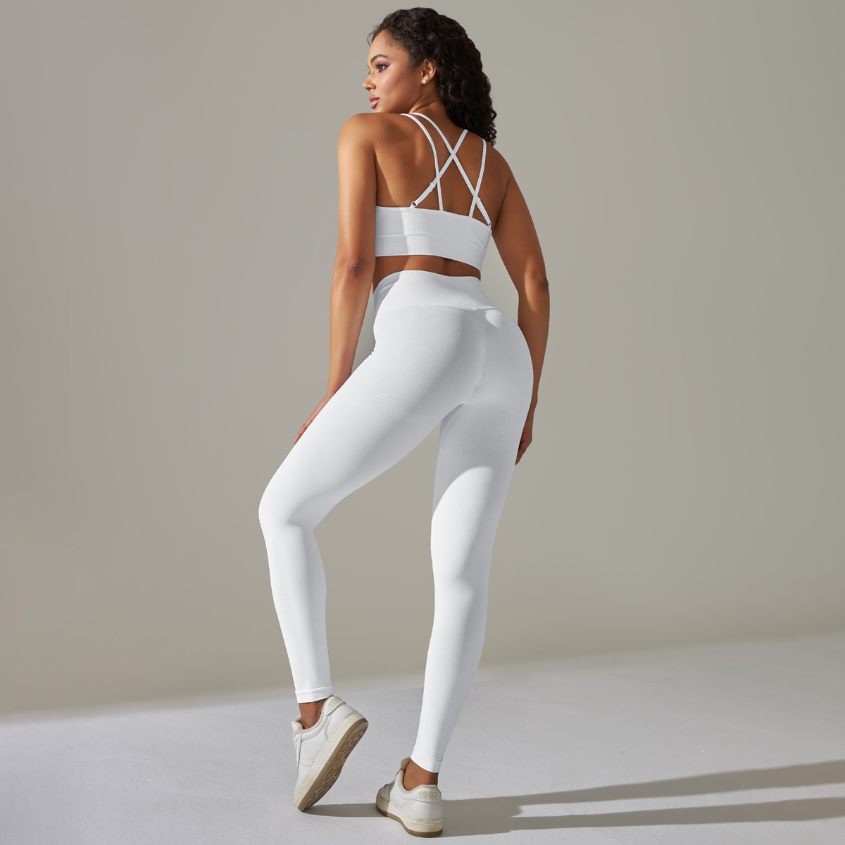 Nueva transfronteriza sin costuras color sólido de alta elástica sujetador deportivo ropa interior ropa de yoga traje correr fitness deportes de dos piezas conjunto
