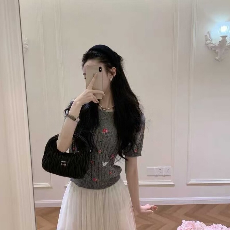 Pigeon and Rose Elegant Style Sweet Embroidered Round Neck Short-Sleeve Knit Top for Women 2026 Pullover Top Pigeon and Rose Elegant Style Sweet Embroidered Round Neck Short-Sleeve Knit Top for Women 2026 Pullover Top