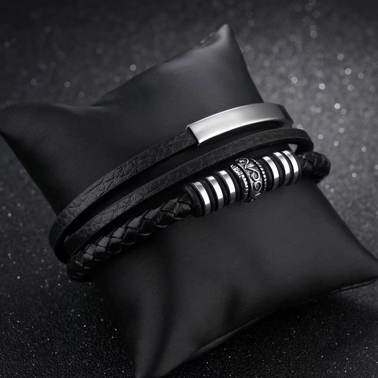 Men's Braided Leather Bracelet Waterproof Hypoallergenic Design_voghion.com