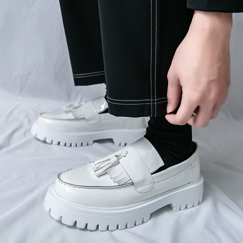 Мужские кожаные туфли в британском стиле, осень-зима 2025, увеличенный размер, из лакированной кожи, на толстой подошве, увеличивающие рост, белые, с широким носком, глянцевые, для жениха