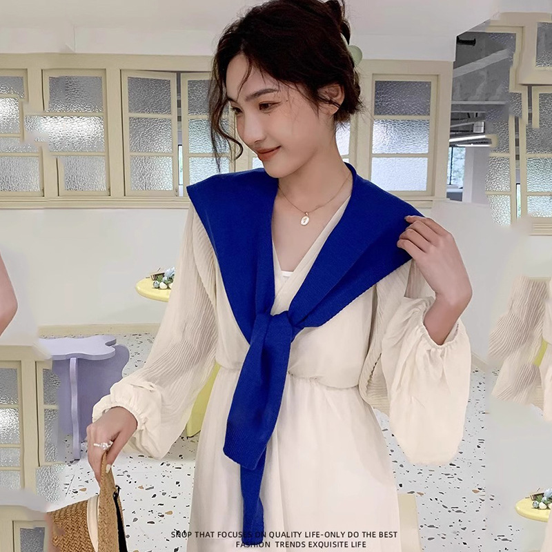 Pequeña capa de punto para mujeres de verano con primavera y otoño nuevo cardigan protector solar hombro delgado capa roja elegante