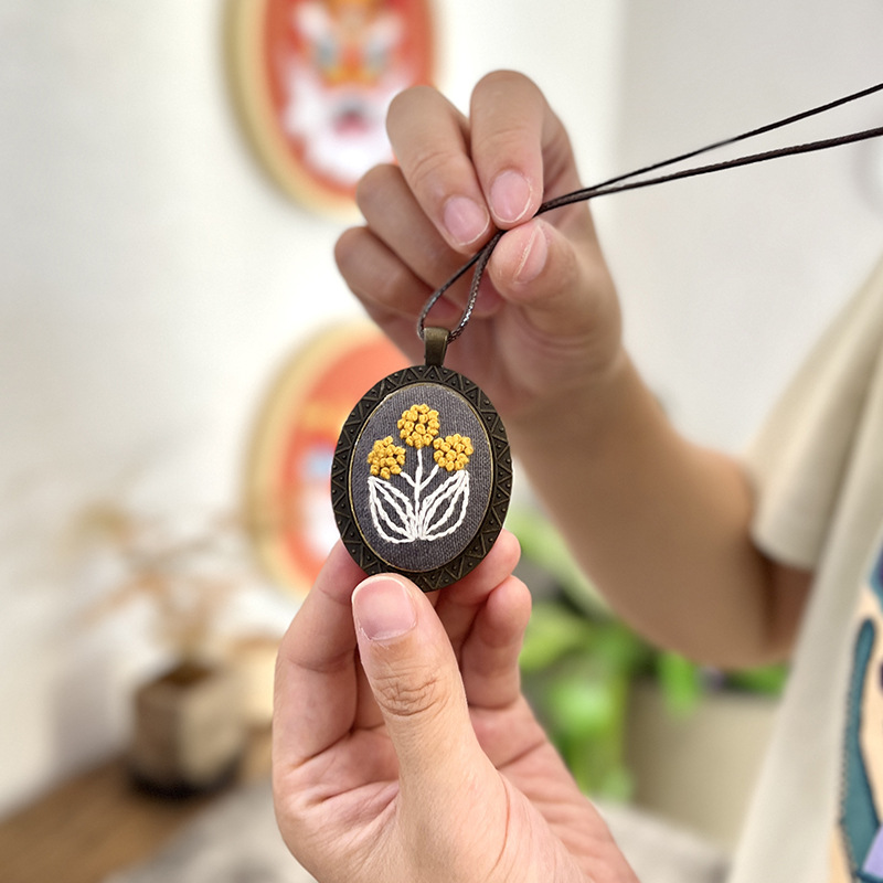 Cadena de suéter de cuerda de cera - propagación (no terminada) + tensión bordada de 7 cm