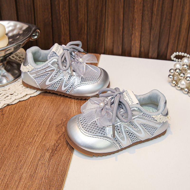 Zapatos casuales transpirables de malla de niñas 2026 verano nuevo estilo de moda infantil versátil zapatos de entrenamiento deportivos de moda zapatos de carrera