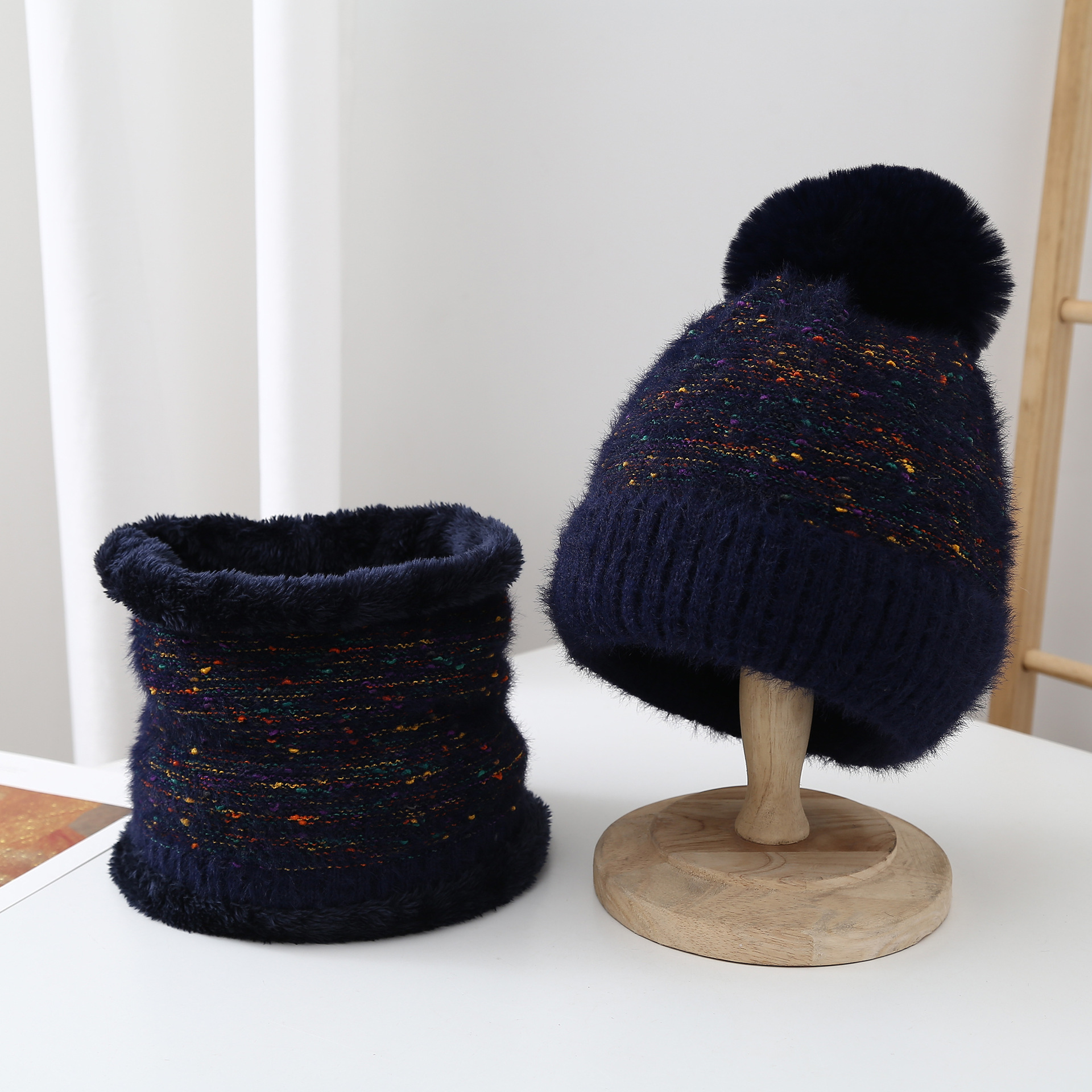 Sombrero de las mujeres de otoño e invierno cálido bufanda de protección auditiva traje de dos piezas sombrero de lana de moda de color mezclado a prueba de frío image 9