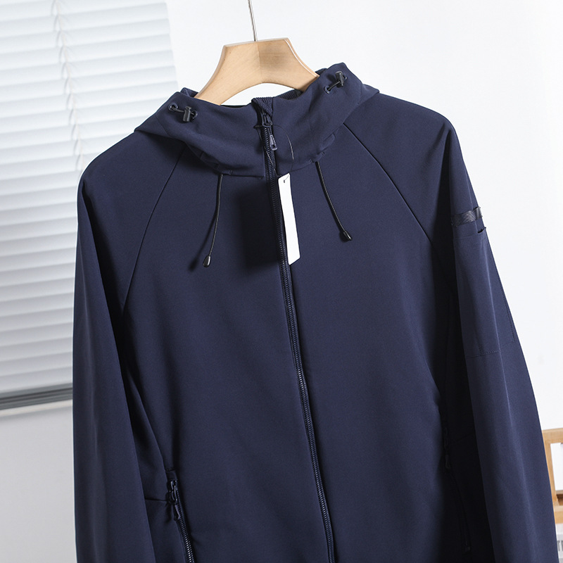 Nordic city outdoor! Windproof and waterproof! Autumn and winter men's foreign trade plus velvet soft shell hooded jacket_voghion.com