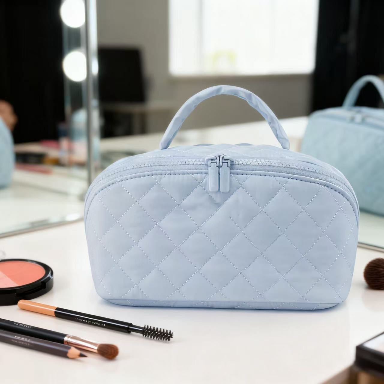 Bolsos de maquillaje portátiles acolchados de gran capacidad, bolsos de baño portátiles para salir, bolsos de almacenamiento de cosméticos, bolsos de viaje personalizables image 10