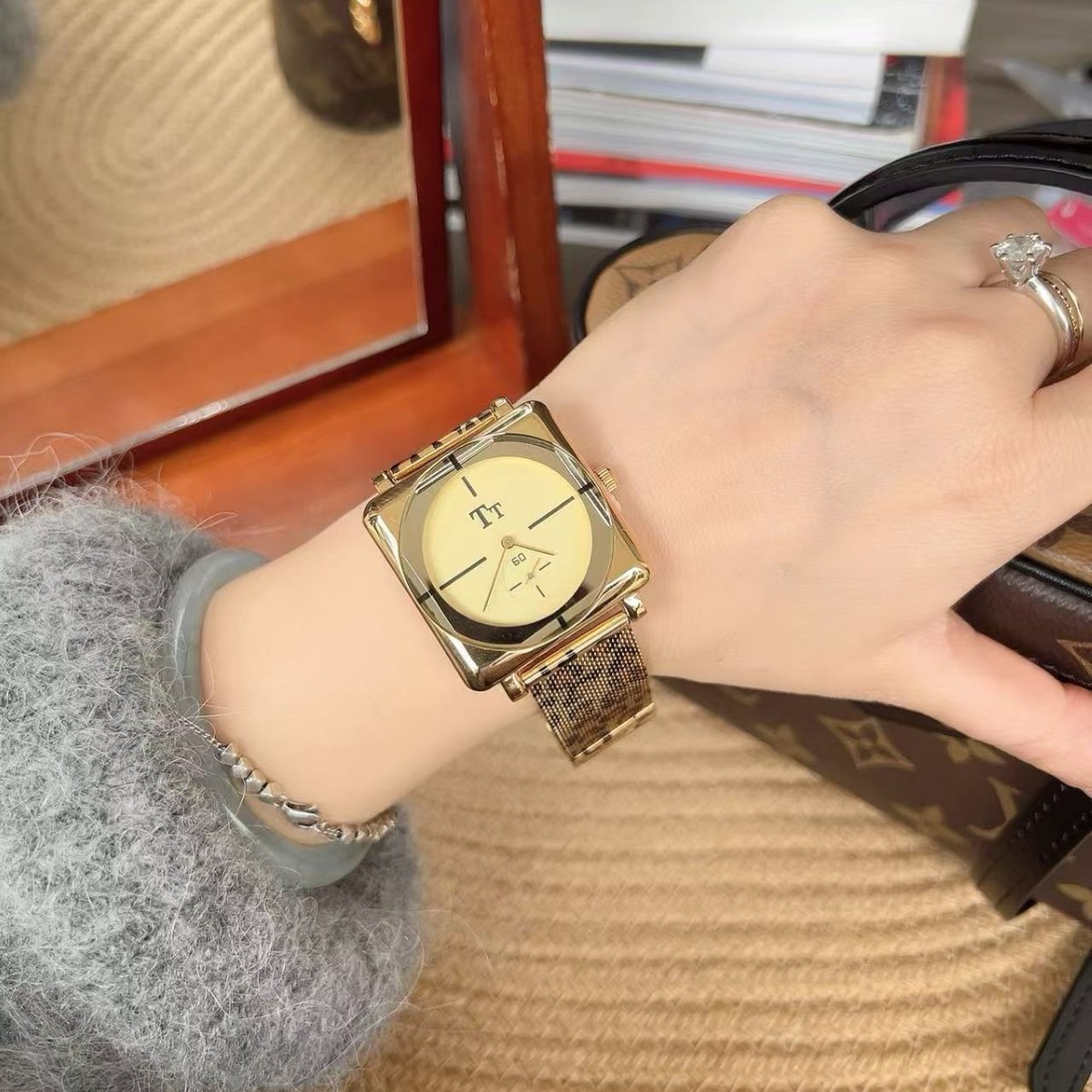 Mishali Women's Leopard Print Strap Large Dial Casual Fashion Watch_voghion.com