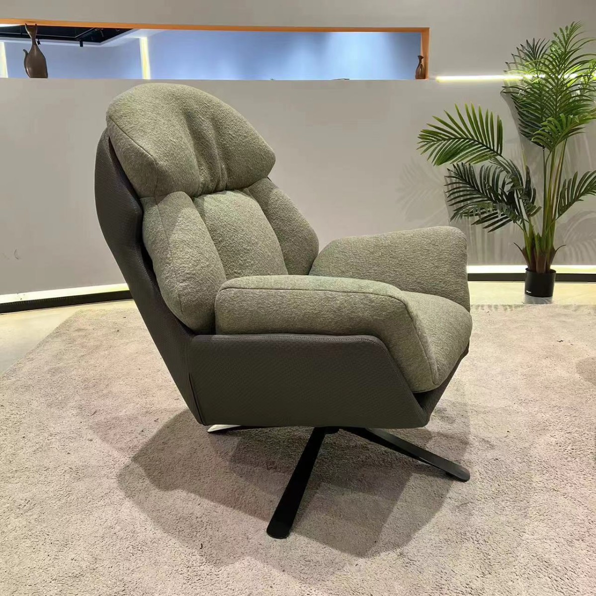 Silla de Sala Minimalista Italiana, Tapizada con Plumas, Giratoria y sin Marco de Madera