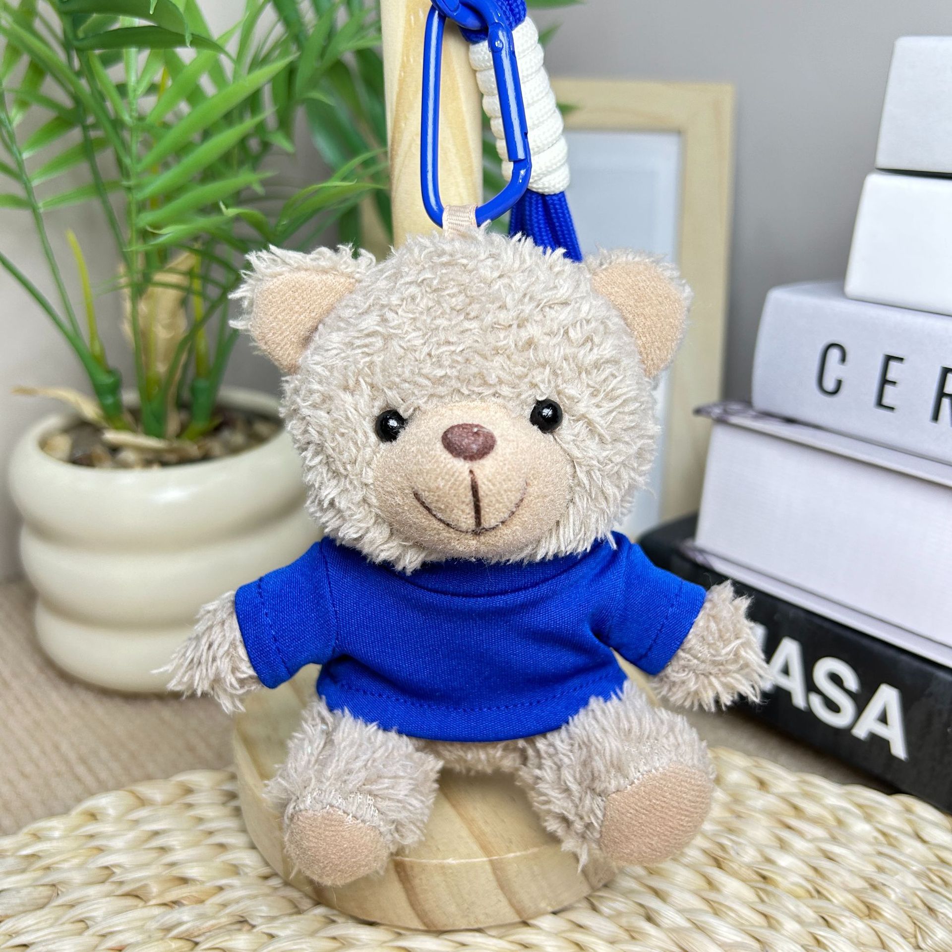 El oso con camiseta azul-3
