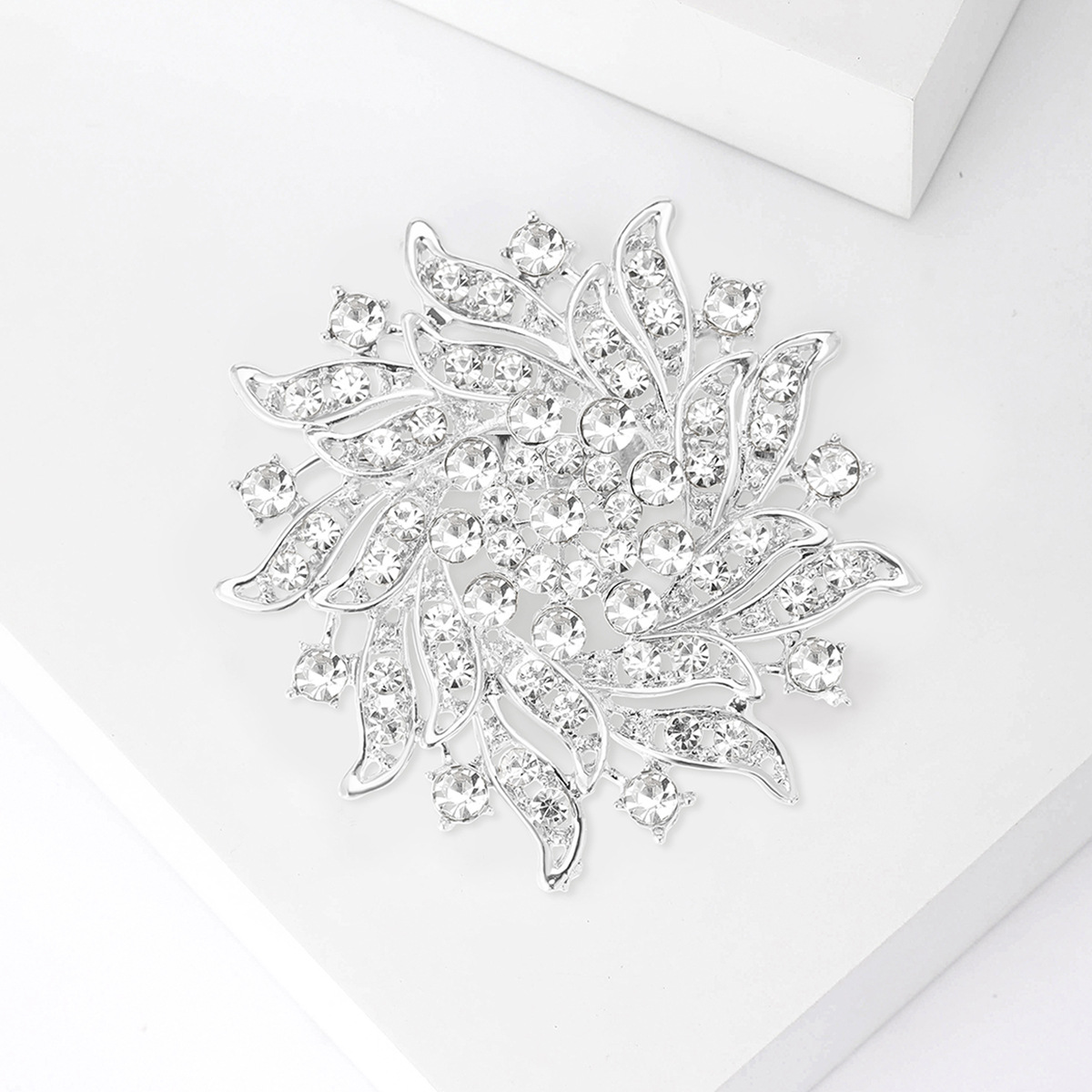 Nuova spilla di strass alla moda retrò, spilla per vestiti versatile di alta qualità fissa i vestiti_voghion.com