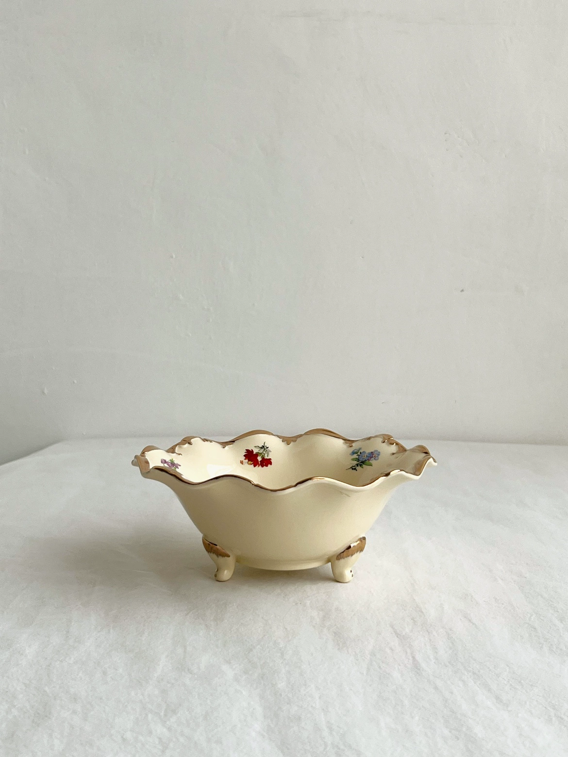 Luxury Pure Handmade Rice-Yellow Ceramic Plate with Gold Flower Trim, Double-Ear Handles, Heavyweight