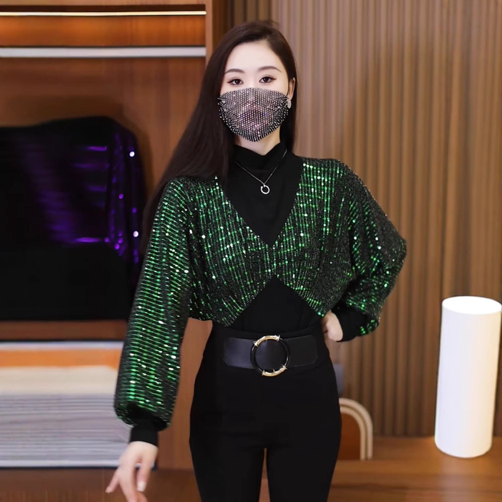 Design sense heavy industry sequin splicing thickened fake two-piece base shirt for women 2024 autumn and winter style fashionable bat sleeve top