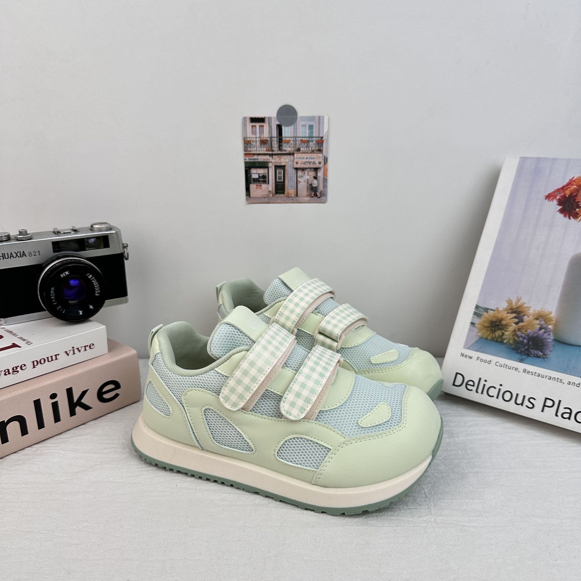 Yuanbo verano zapatos de skate delgados para mujeres 2025 nuevos zapatos de red para mujeres respirantes de malla velcro zapatos blancos pequeños