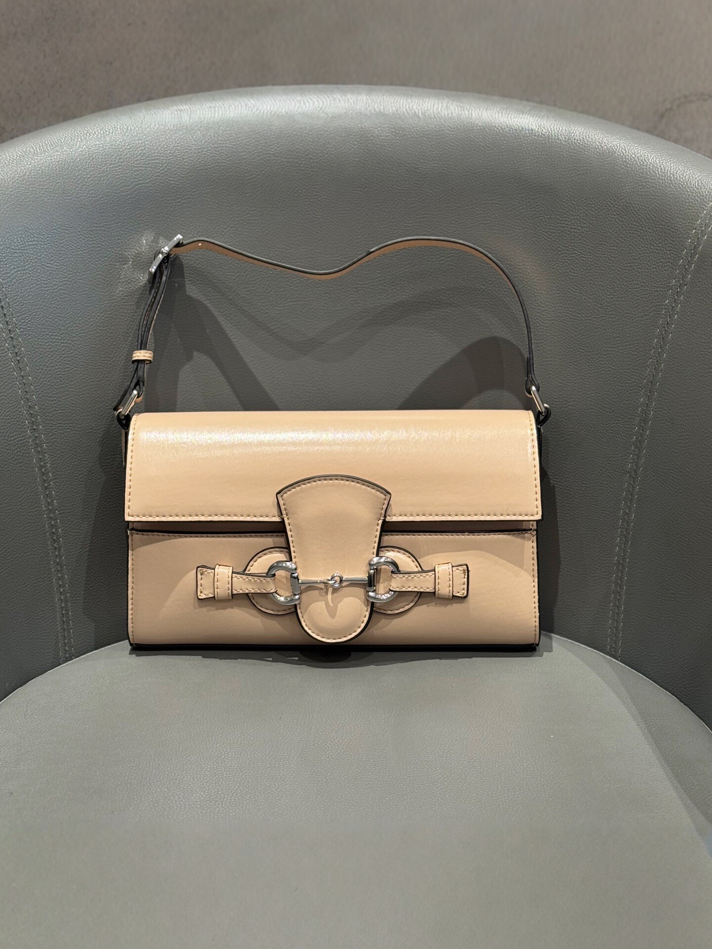 2026 new model, women's retro underarm bag with a horsebit buckle, PU soft leather, fashionable and versatile small square bag for commuting