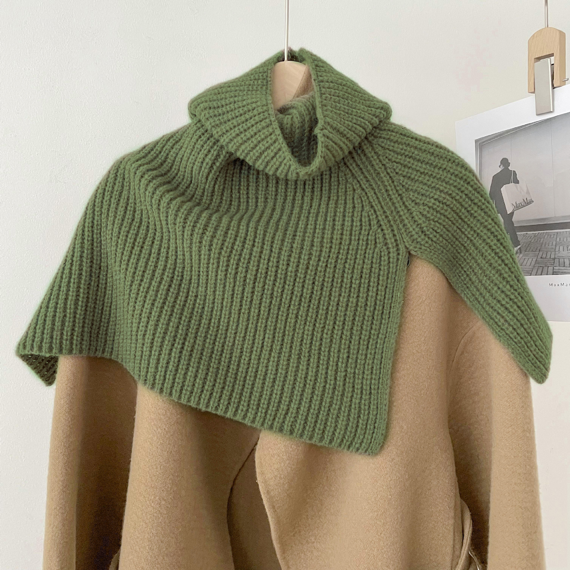 秋冬の韓国版は純色の保温カバーを合わせて首を囲みます。