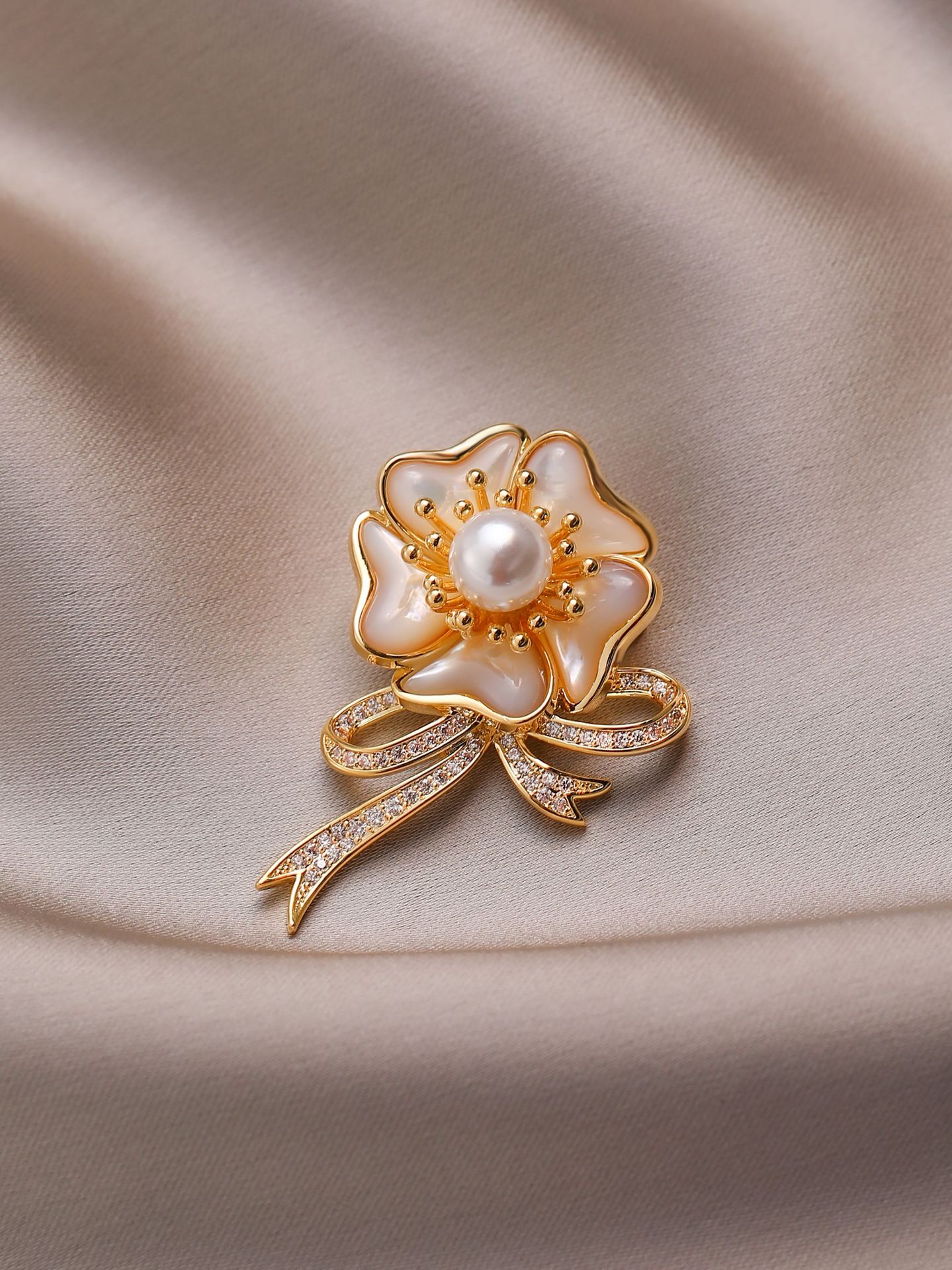 Elegant Flower Copper Women's Brooches display picture 8