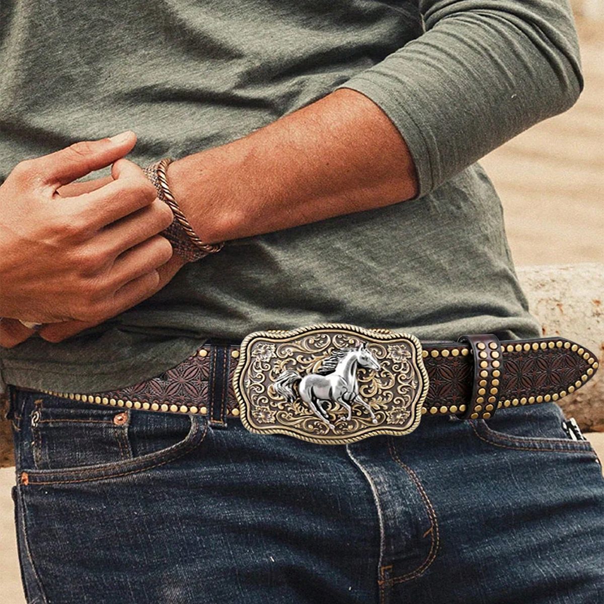 Western cowboy belt, youth punk style embossed men's studded leather belt, wholesale ethnic style belt in stock.