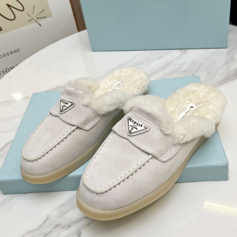 High-Quality Classic Winter Triangular Logo Flat-Soled Fur Integrated Half-Slip Shoes, Slip-On Warm Wool Women's Slippers High-Quality Classic Winter Triangular Logo Flat-Soled Fur Integrated Half-Slip Shoes, Slip-On Warm Wool Women's Slippers