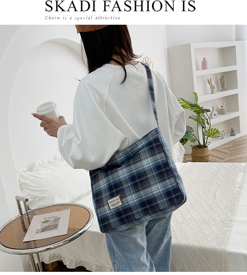 2022 New single-shoulder women's trendy checkered Korean style versatile crossbody bag for boys and girls, textbook bag Specification drawing