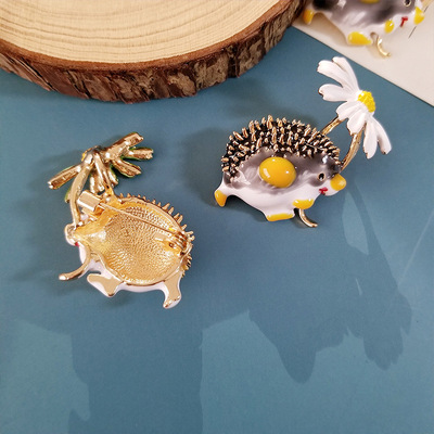 fashion new pattern Hedgehog Brooch Korean Edition Drip Hedgehog animal Brooch Collar Accessories wholesale