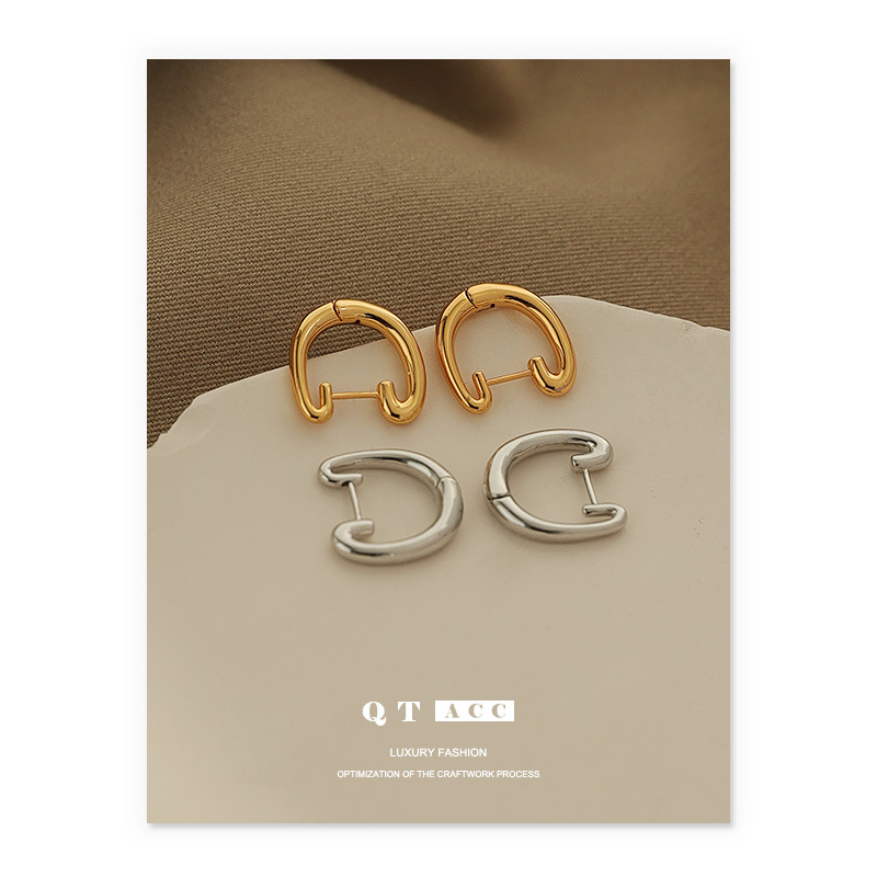 Latón chapado 18K oro real europeo y americano ins estilo simple todo fósforo elegante cercanías pendientes de diseño en forma de U pendientes para mujeres