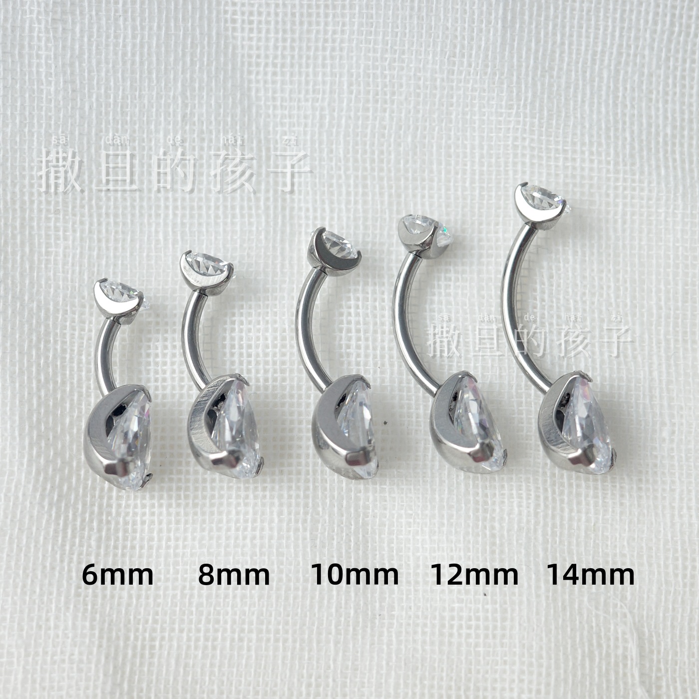 16G labret stud size and finish detail
